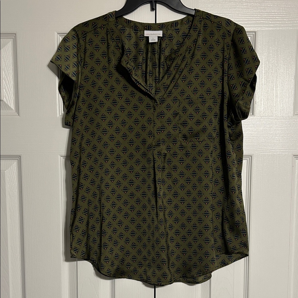 Liz Claiborne Olive Patterned Women's Top